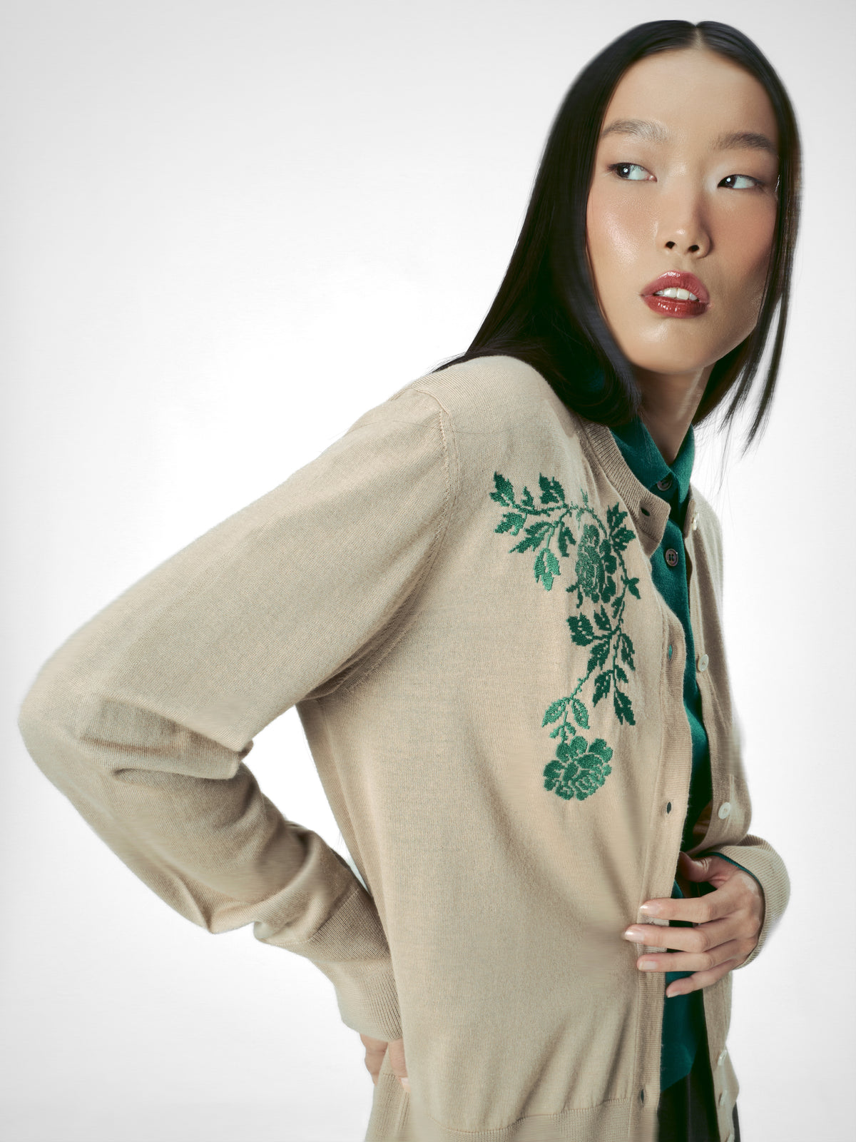 Cardigan lână virgină cu broderie bej