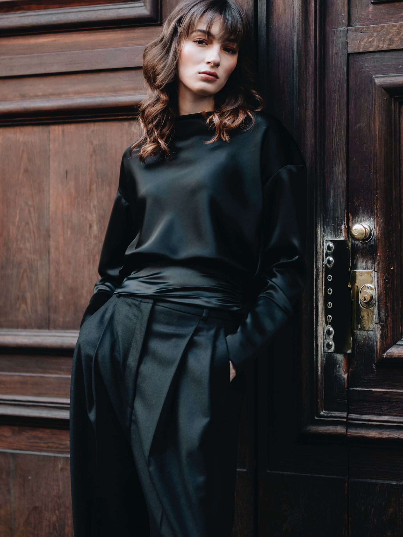 Top negru drapat cu mânecă lungă