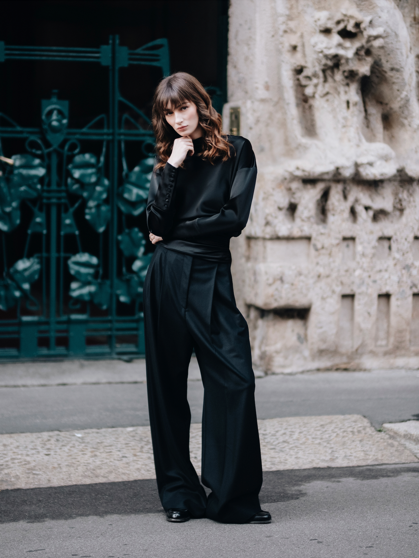 Top negru drapat cu mânecă lungă